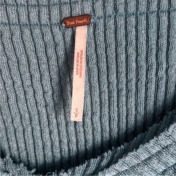 Free People Slouchy Oversized V Neck Tunic sweater top - Picture 3 of 4